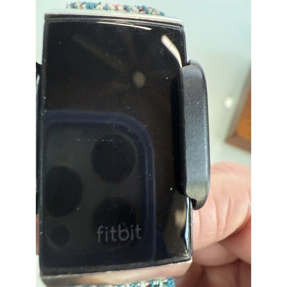 Lot of 4 Fitness Trackers 2 Fitbit Some Working As Is Striiv And mota - Picture 5 of 12